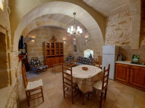 Charming house of character with pool and jacuzzi